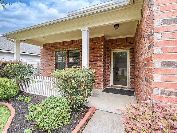 3rd image of 2603 Lexington Park Dr