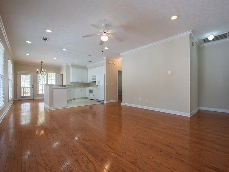 1613 Overcup Cir — Photo 3