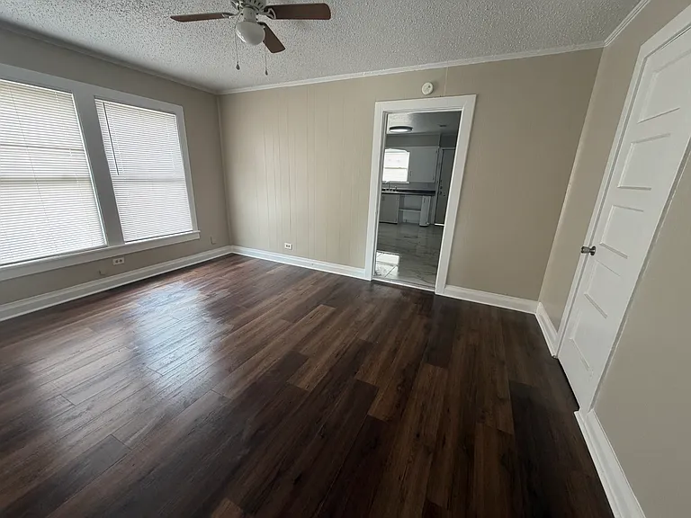 Living room - looking into the kitchen