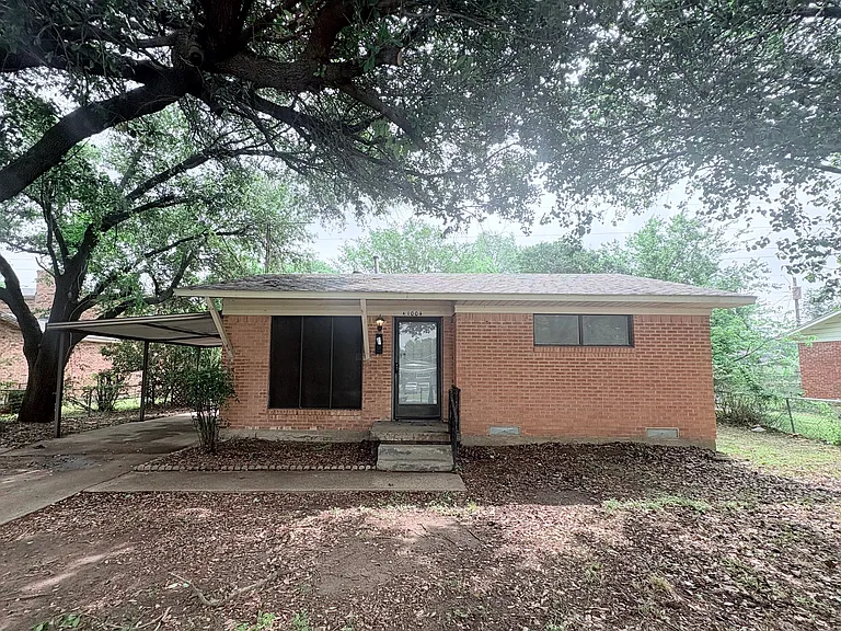 1004 Powell Rd — Photo 1
