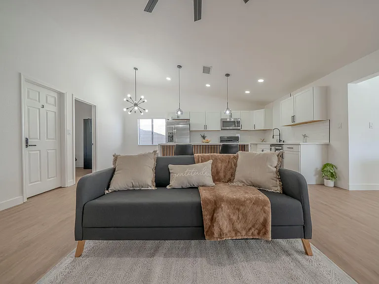 Sandalwood Ln — Photo 8