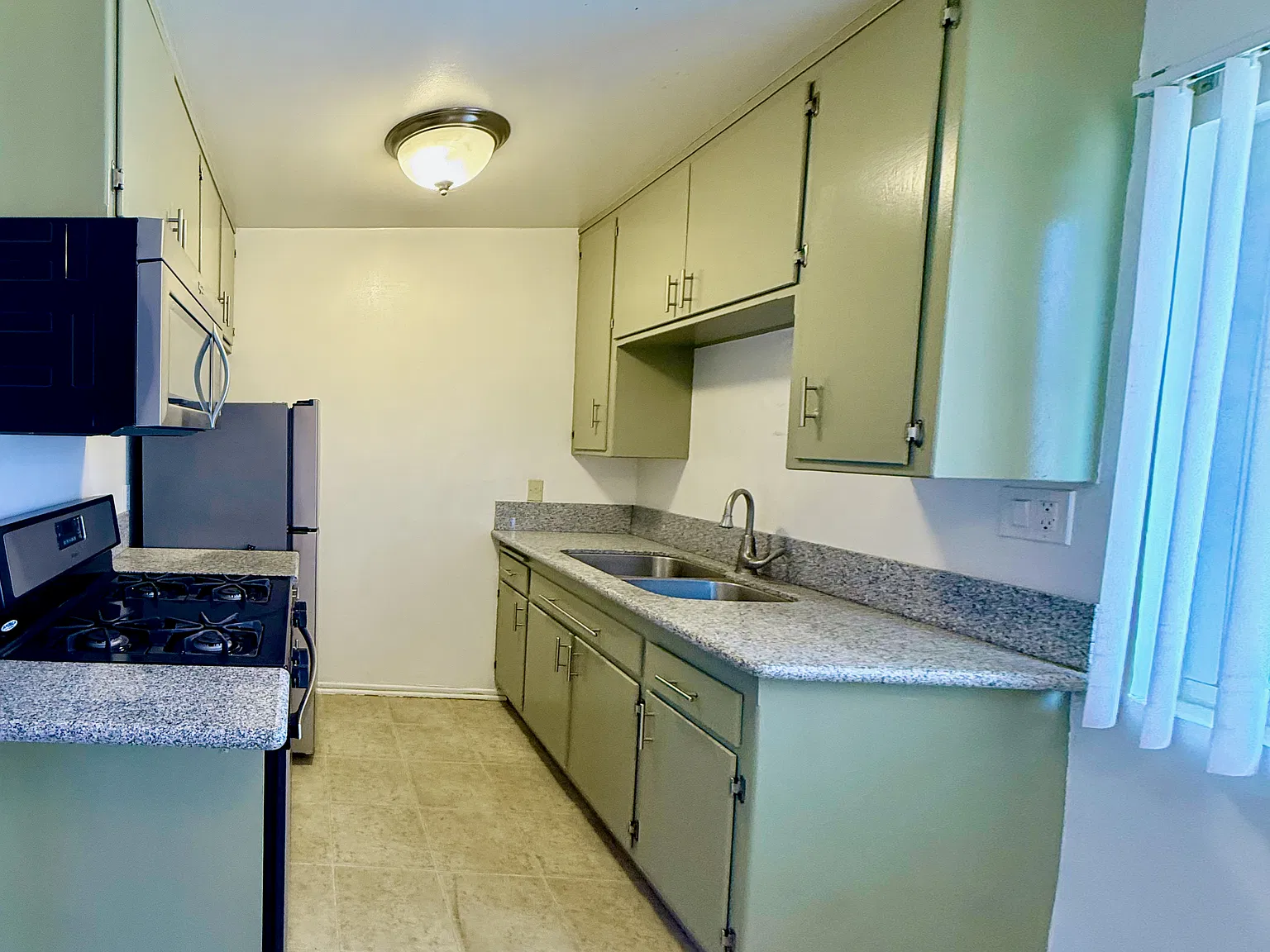 Studio, 500 sqft, $1,695 — Photo 3