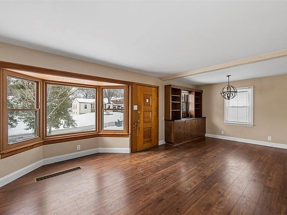 3rd image of 7846 Menola St