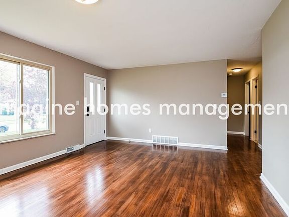 4th image of 396 Sterling Cir
