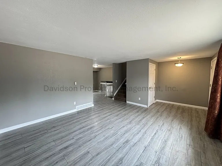 4470 Monica Dr — Photo 3