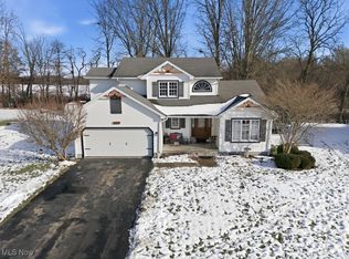 5315 Sycamore Hill Dr, New Middletown, OH 44442