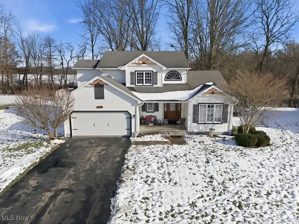 5315 Sycamore Hill Dr, New Middletown, OH 44442