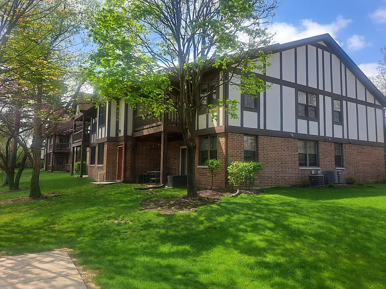 216 Stoneybrook Ln #2C — Photo 15