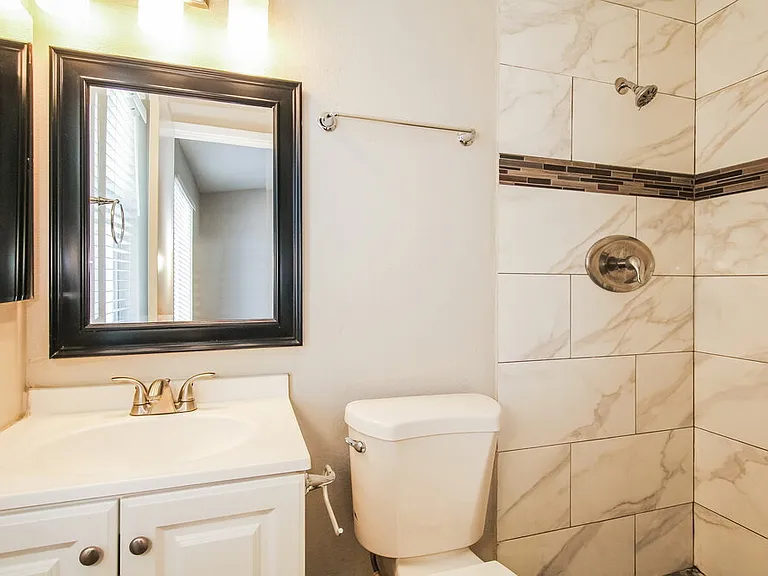 7014 W Canterbury Dr — Photo 11