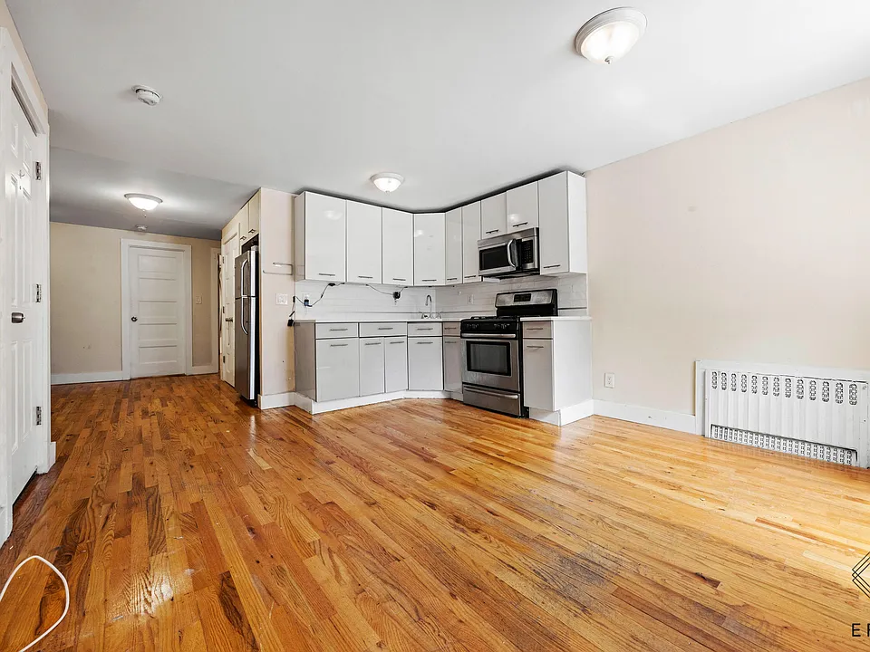 63 Pulaski St #1A