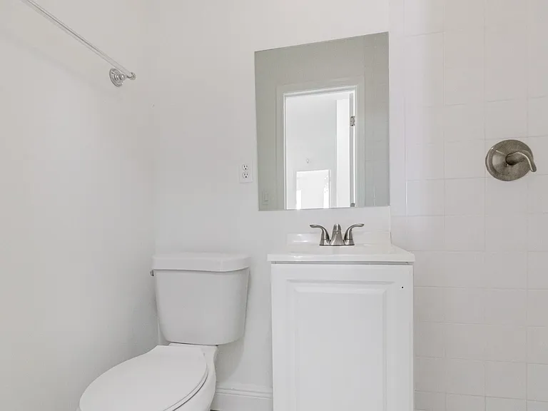 2810 NE 60th St — Photo 32