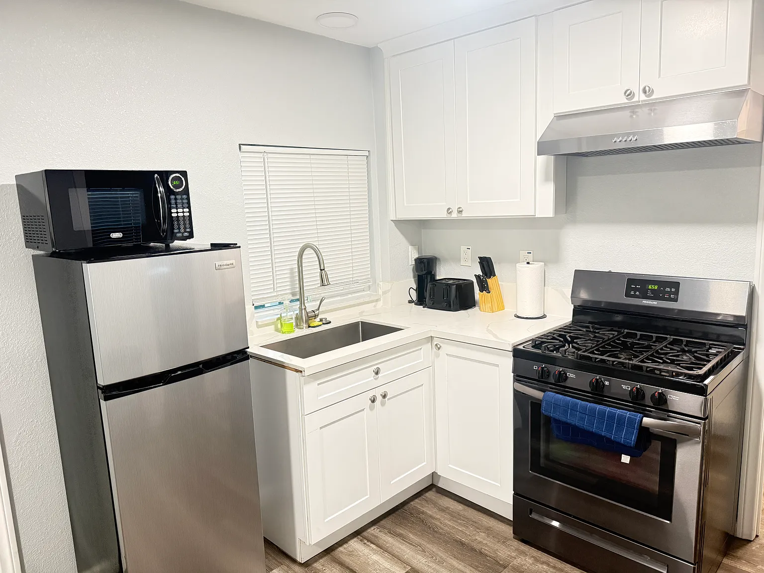 2 bed, 500 sqft, $2,200 — Photo 3