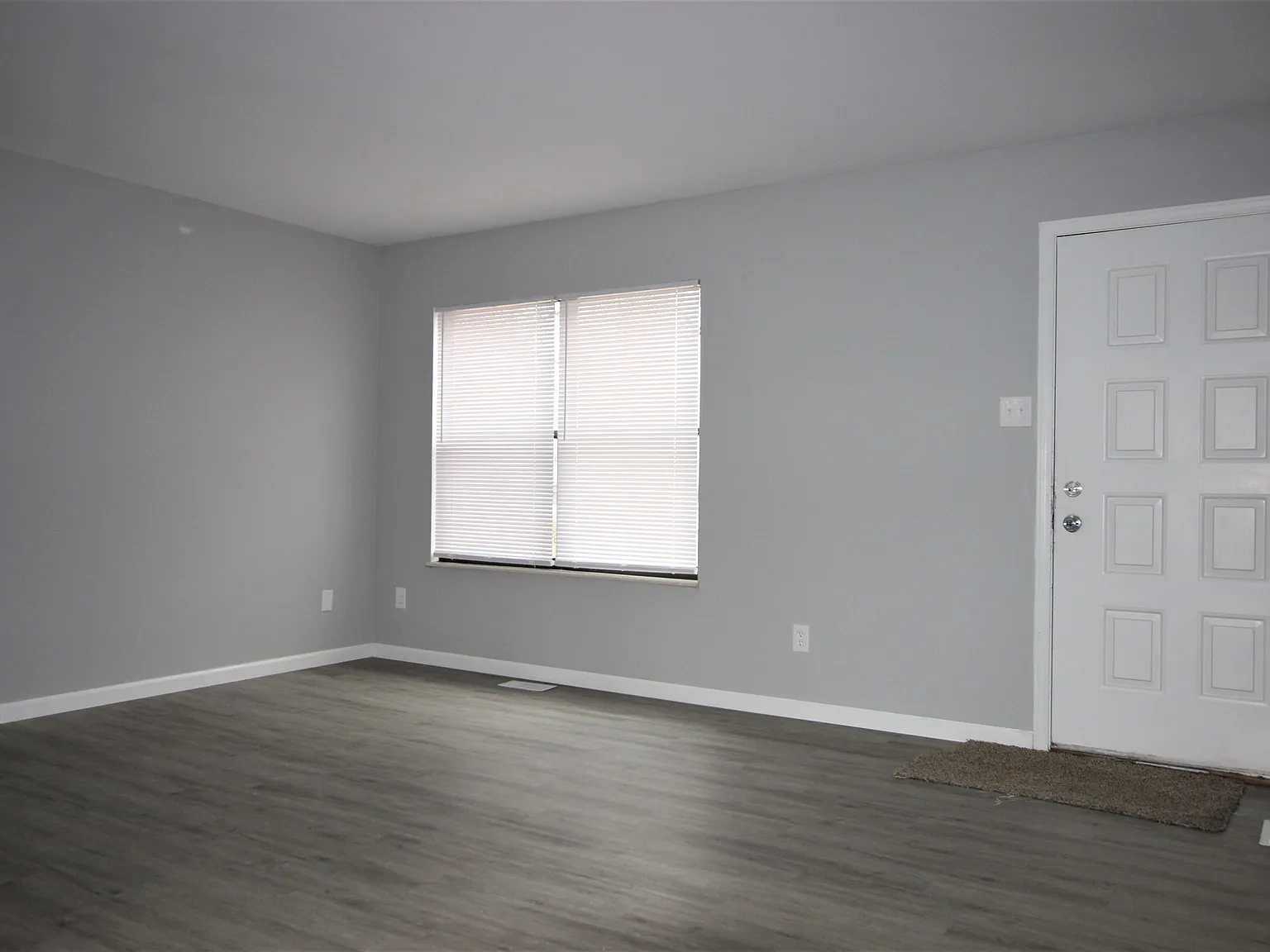 2 bed, 1.5 bath, 1040 sqft, $1,600 — Photo 2