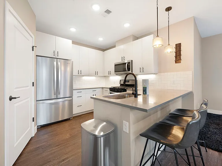2729 W 28th Ave #301 — Photo 12