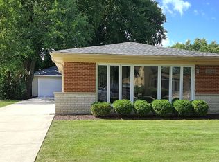 8844 E Prairie Rd, Skokie, IL 60076