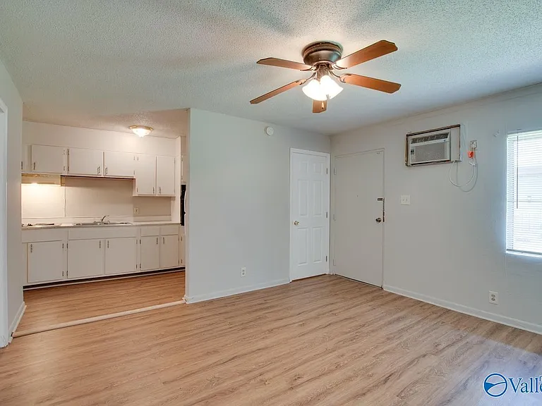1328 Oshaughnessy Ave NE #B — Photo 7