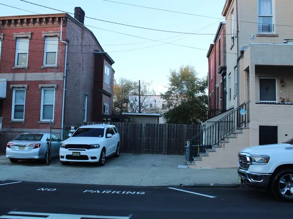 185 Summit Avenue image 5 of 5