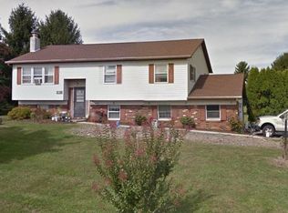 2557 Kirk St, Slatington, PA 18080
