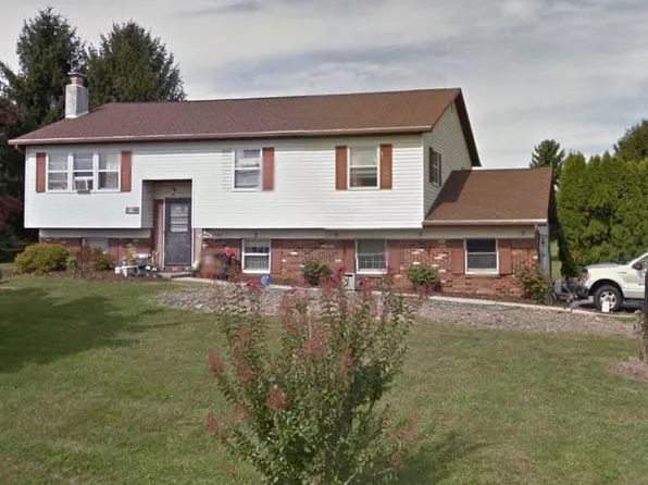 2557 Kirk St, Slatington, PA 18080