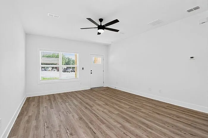 310 E Talleyrand Ave — Photo 6