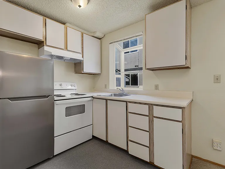 Badger & Blue Lake Apartments — Photo 36