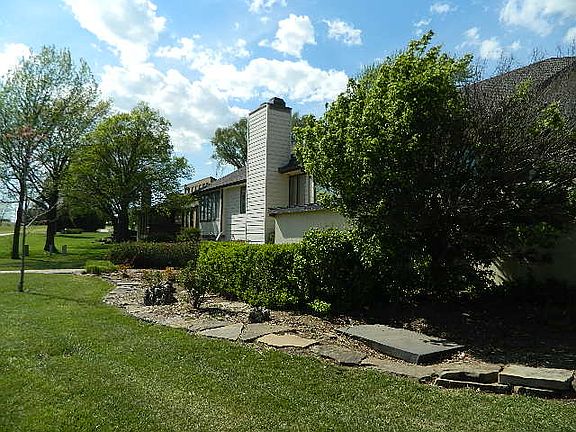 4th image of 4 Blackheath Ct