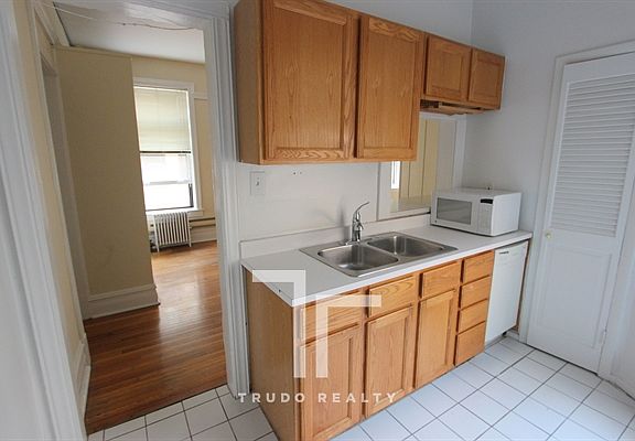 4th image of 1220 N Dearborn St #1218-2B