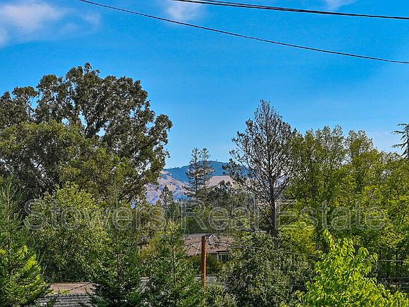 3rd image of 1090 Livorna Rd