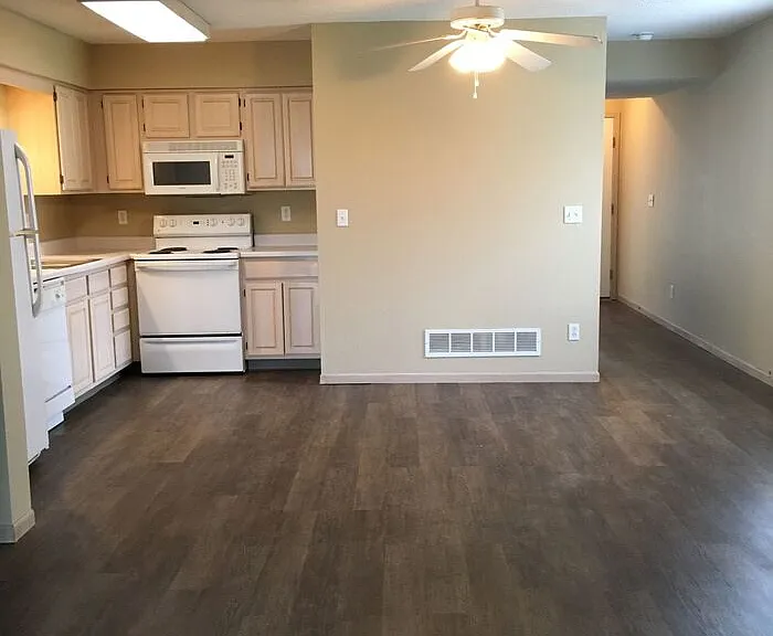 908 Garden Way — Photo 23