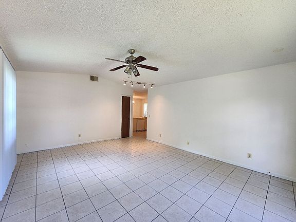 3rd image of 1716 W Cluster Ave