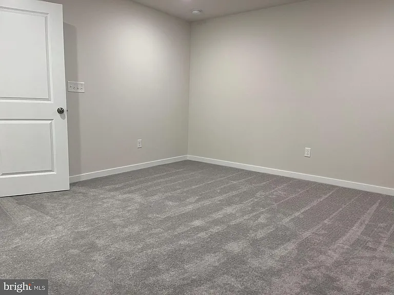 114 Continental Way — Photo 29