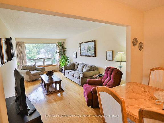 5th image of 12 Waterbury Dr