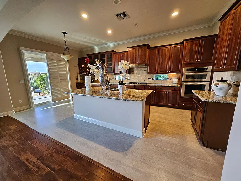 2046 Stockman Cir — Photo 8