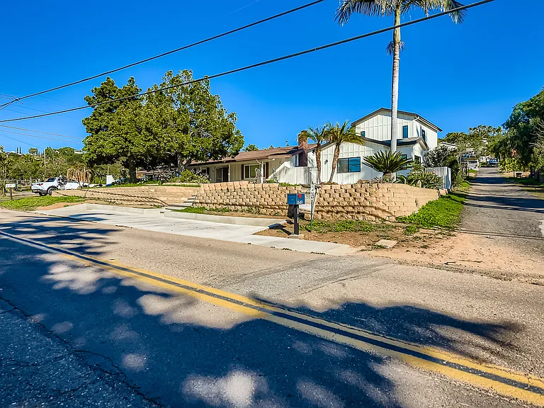 1656 York Dr — Photo 14