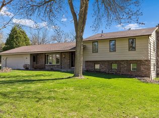 1120 Vagabond Ln N, Plymouth, MN 55447
