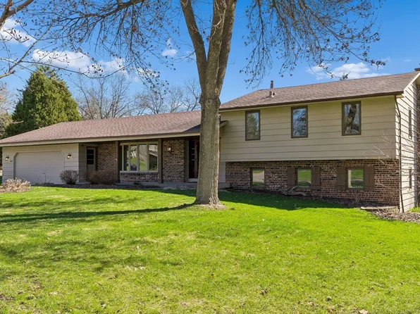 1120 Vagabond Ln N, Plymouth, MN 55447
