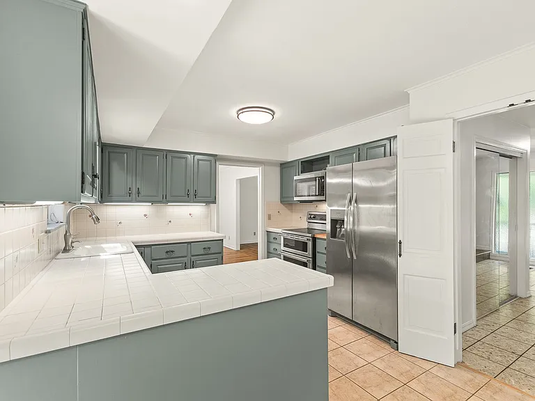 2825 E Inwood Ln — Photo 2