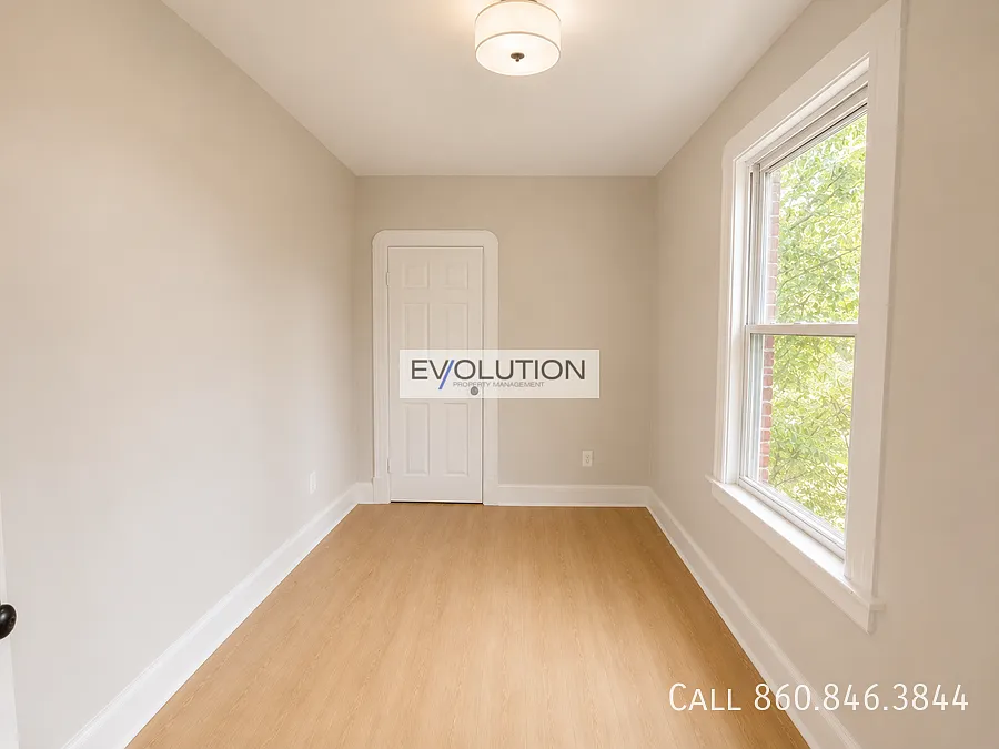 Building Photo - 906 Park St #3W
