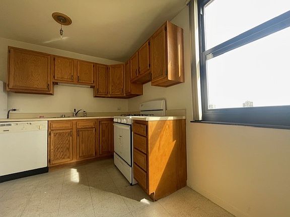 4th image of 3001 S Michigan Ave Unit 602