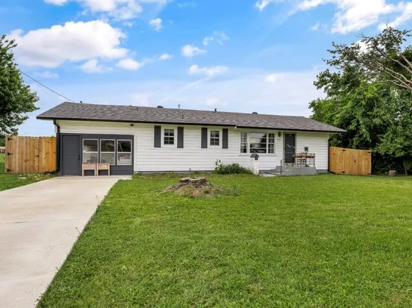 1606 W Cypress St, Rogers, AR 72758