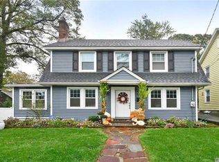 128 Soundview Rd, Huntington, NY 11743