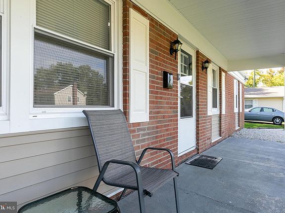 4th image of 11 Edgely Ln