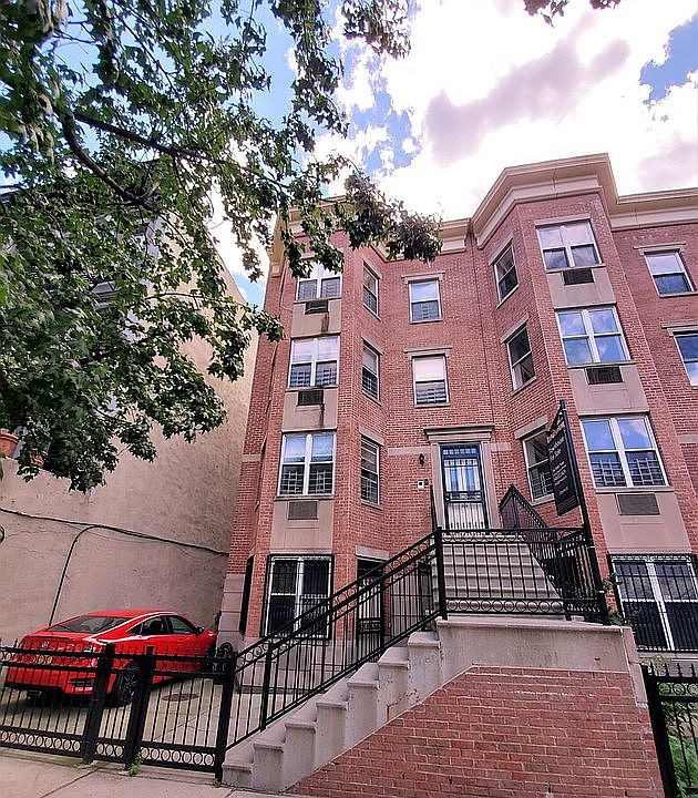 1st image of 334 E 120th St Unit Townhouse