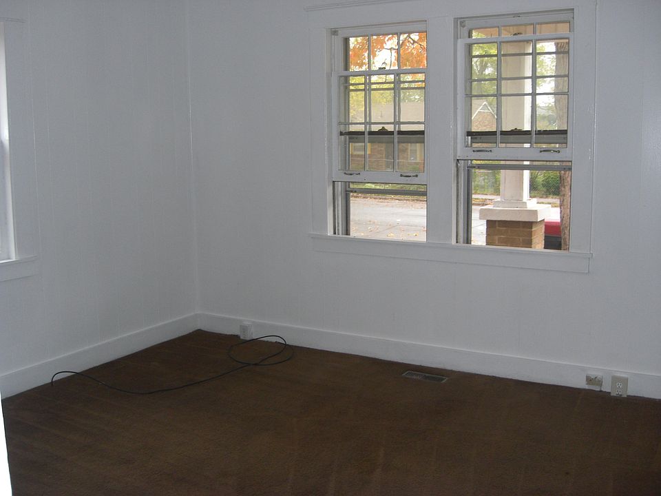 2nd image of 203 Treutland Ave #B