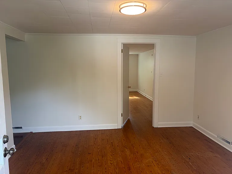 639 E Iredell Ave #2 — Photo 3