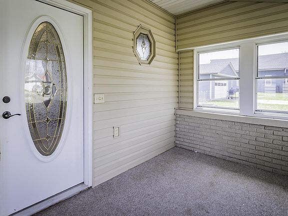 4th image of 609 W Jefferson St