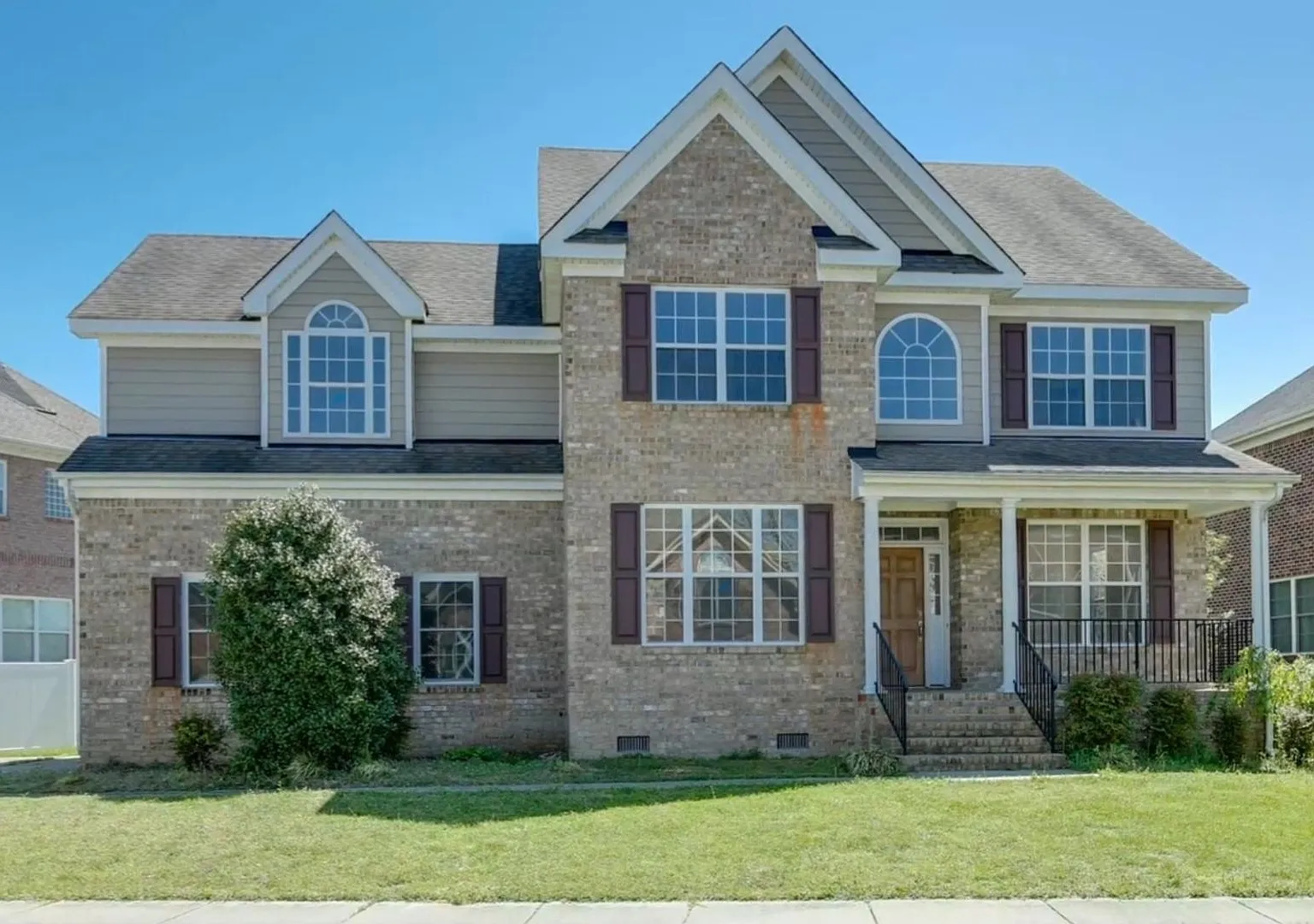 Spacious 5BR House in Suffolk — Photo 1