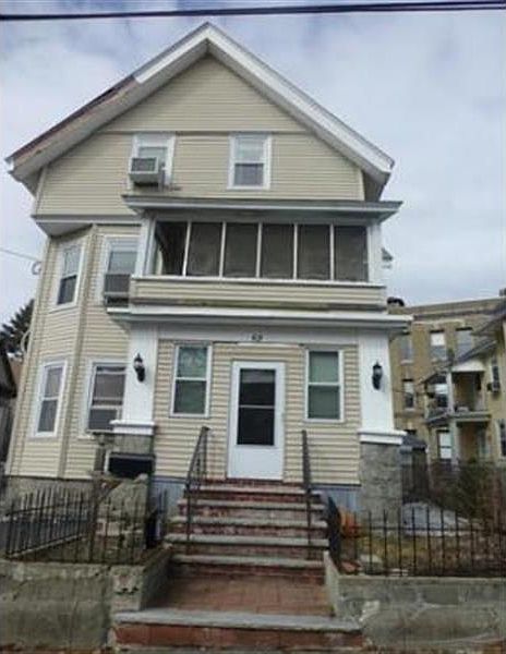 2nd image of 52 Wilmot St