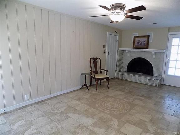 5th image of 9524 Erie Dr