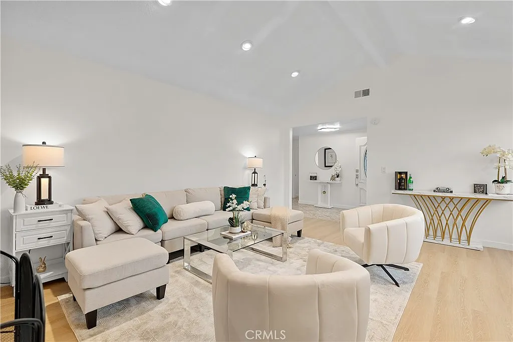 9808 Sturgeon Ave photo 1